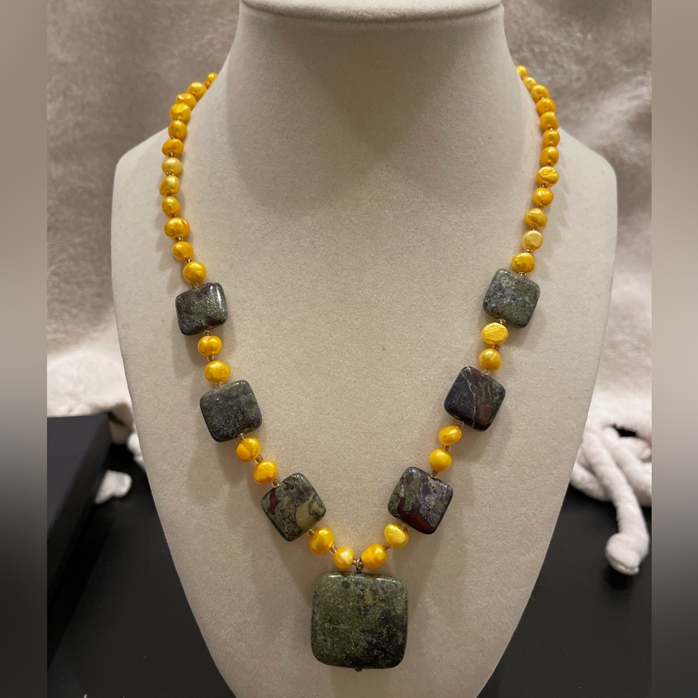 18” yellow small pearls and dragon blood jasper necklace with free earrings. New